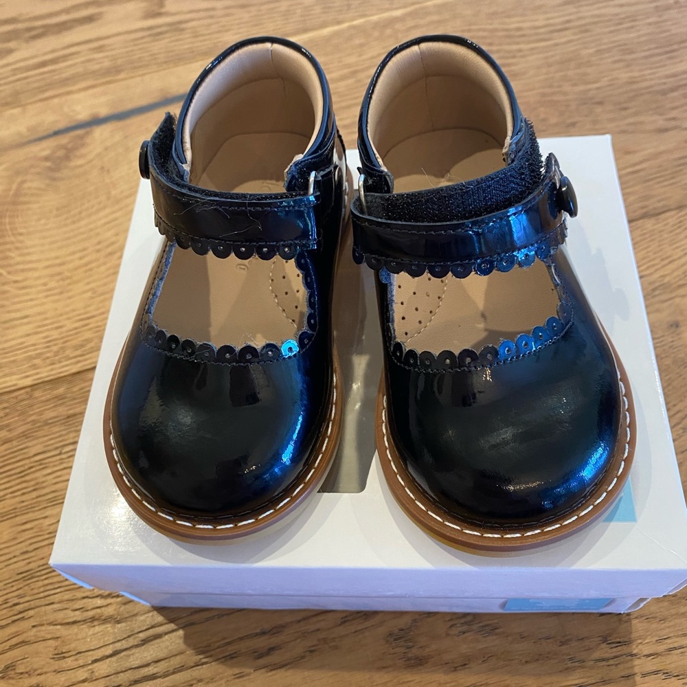 Never worn Elephantito toddler girls black dress shoes size 6